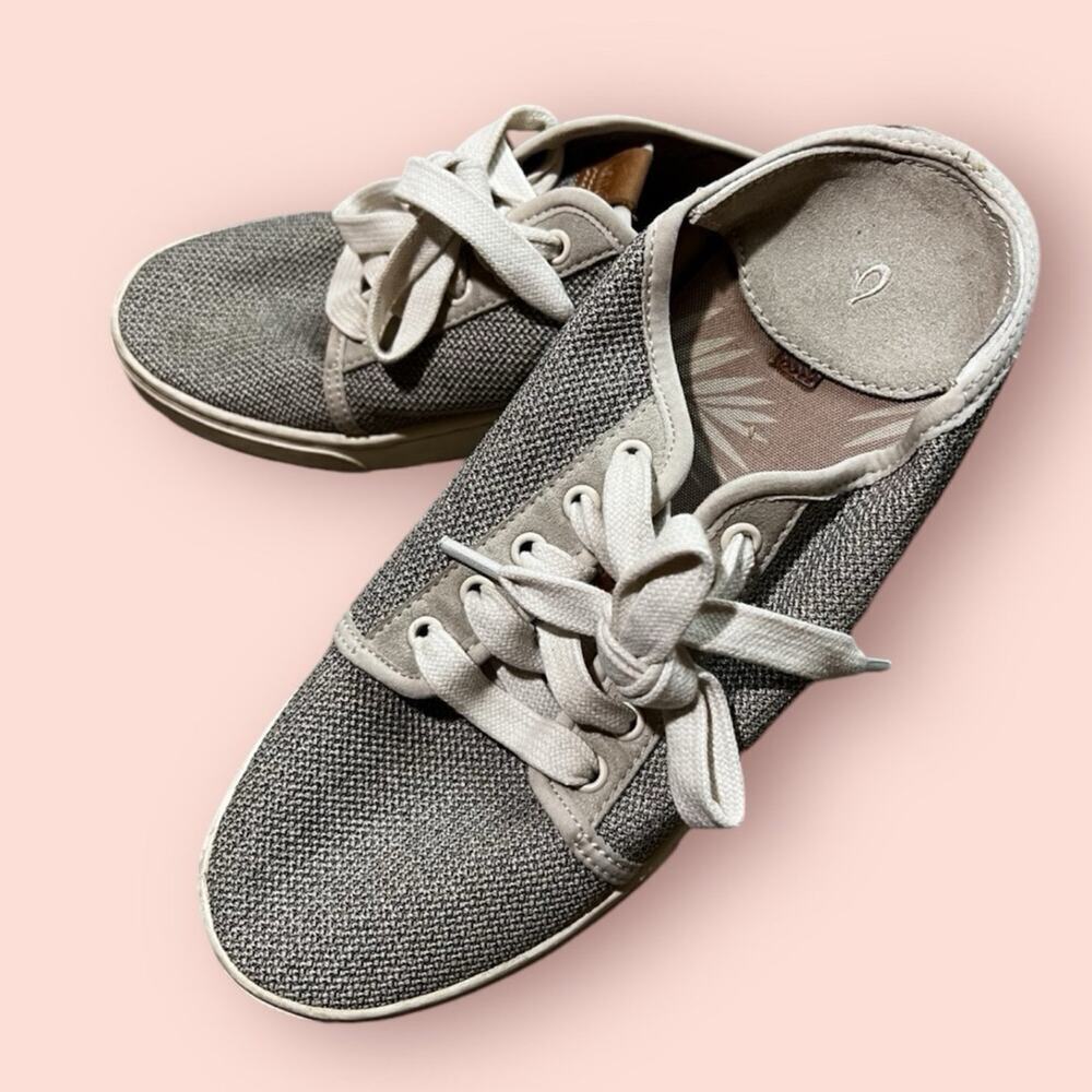 Olukia Pehuea Li, Gray, Women’s size 8 Sneakers